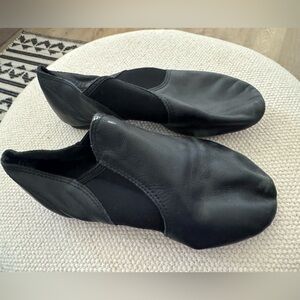 Capezio Black Slip On Jazz Shoe size 7.5